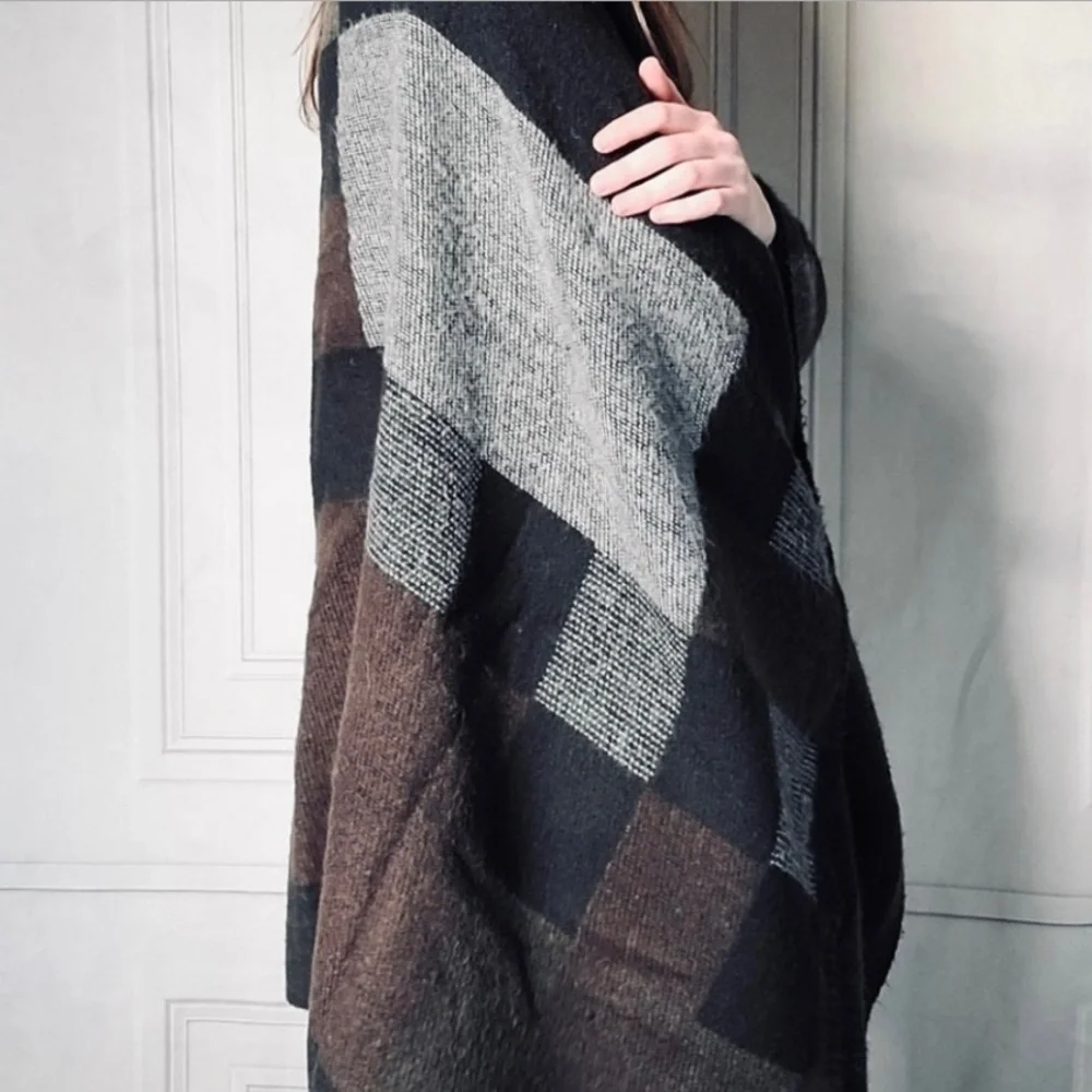 NWT STEVE MADDEN Colorblock Poncho / Wrap, brown/gray